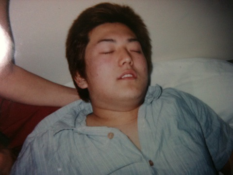 寝ている少年時代の青木泰蔵