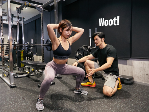 Woot!のトレーナーとマンツーマンでトレーニングするセッション風景